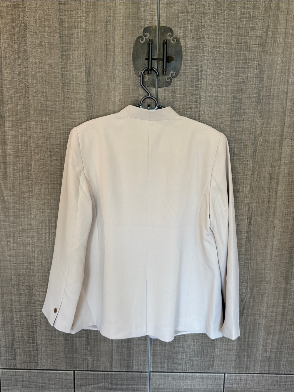 Ann Taylor The Long Collarless Blazer in Fluid Crepe - Picture 4 of 16